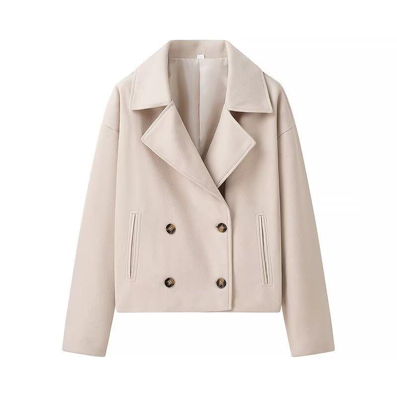 Elegant short blazer jacket for women with double-breasted buttons and practical pockets Lune London