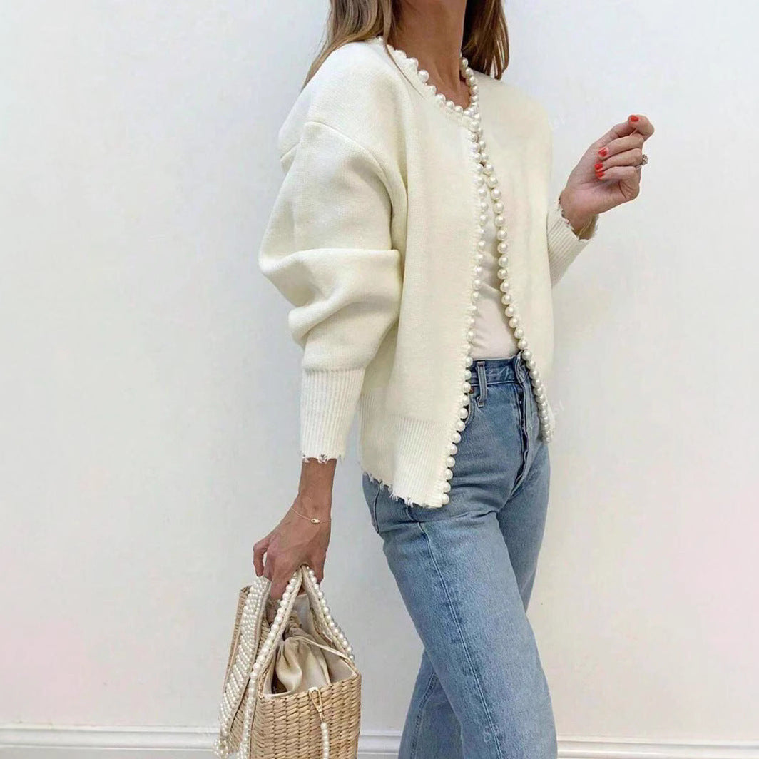 Cardigan élégant pour femmes avec des détails de boutons ornementés de perles et une coupe moderne Chic & Stil