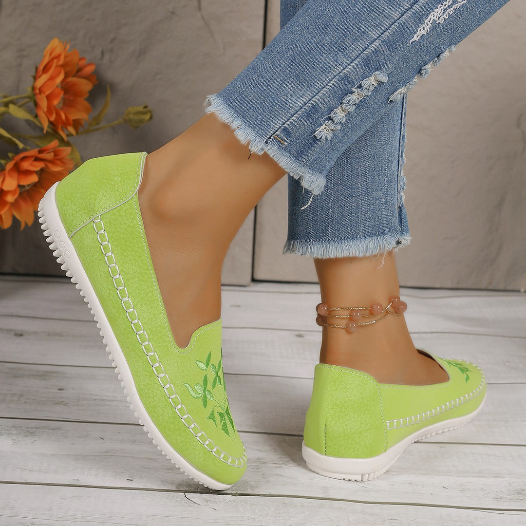 LADIES Moccasins with embroidered floral design and non-slip sole Lune London