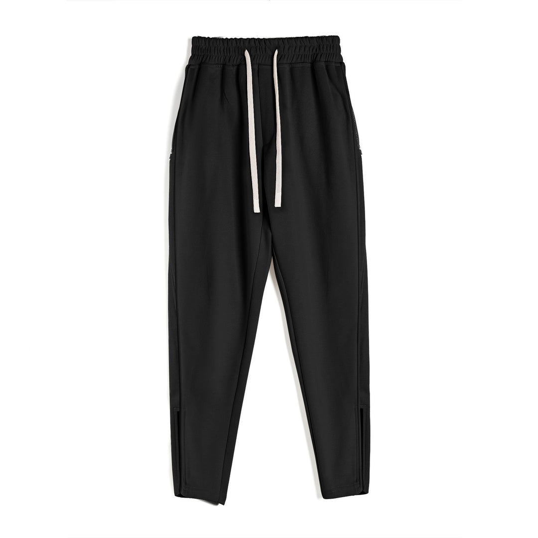 Sporty jogging pants for men with elastic waistband and side zip pockets Lune London