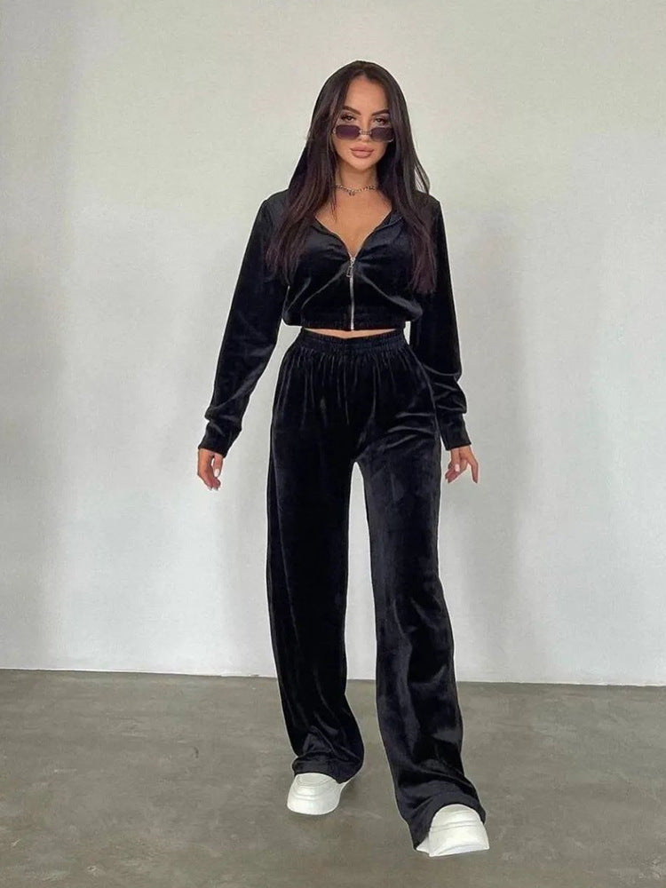 Casual loungewear set for women in velvety material with high collar and zipper Lune London