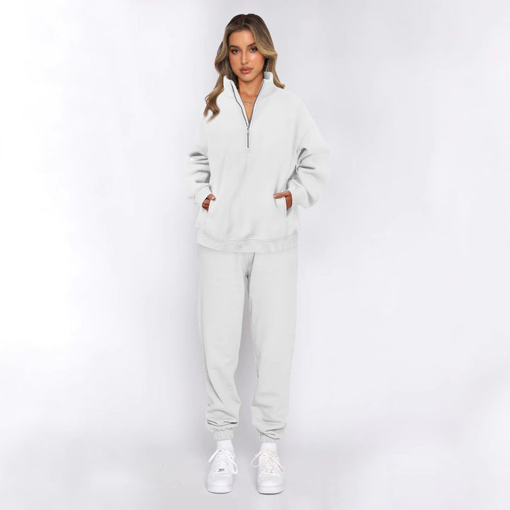 Lune London Women's Sports Leisure Set with High Collar and Practical Pockets
