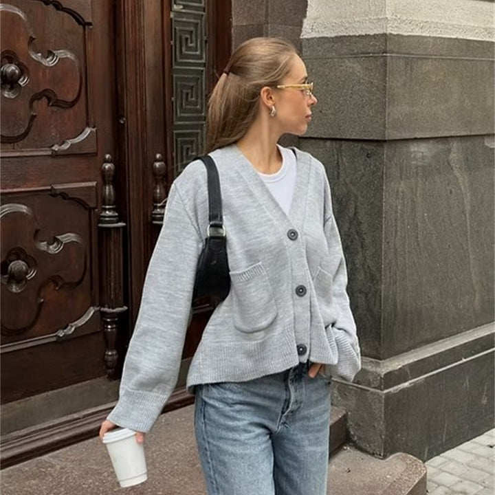 Ladies casual knitted cardigan with large pockets and button closure Lune London