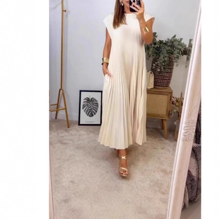 Maxi dress for women with pleated details and side pockets Style and elegance