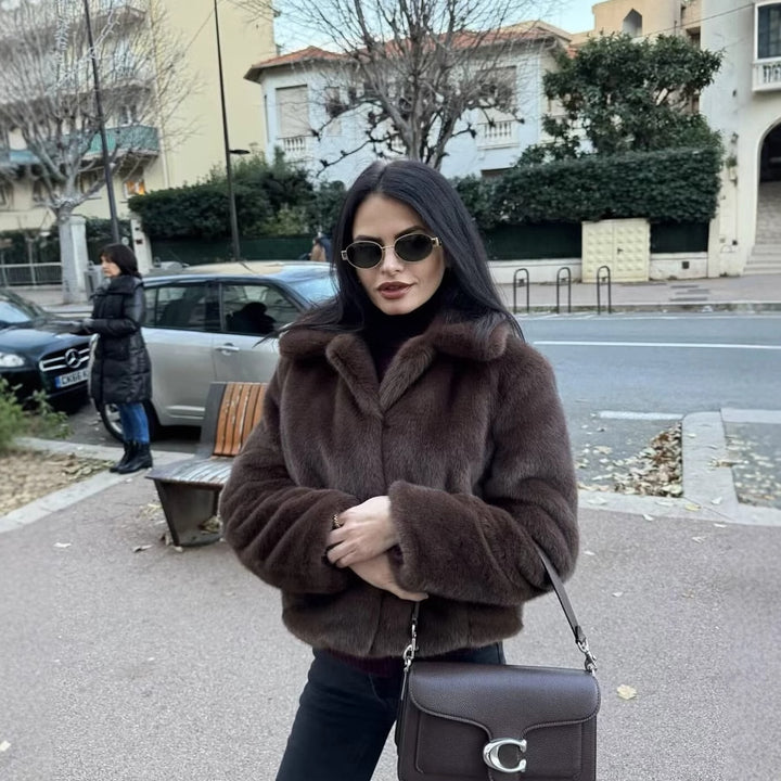 Faux fur jacket for women with elegant collar and trendy cut Lune London