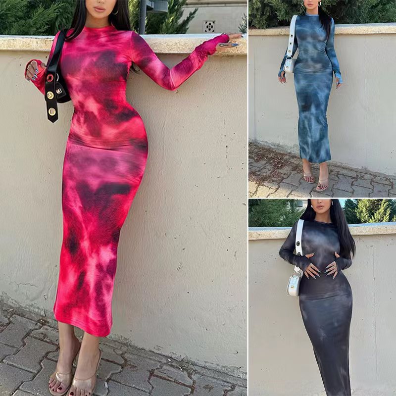 Maxi dress with long sleeves for women featuring a modern batik pattern and a flattering cut for the Chic and Stylish silhouette