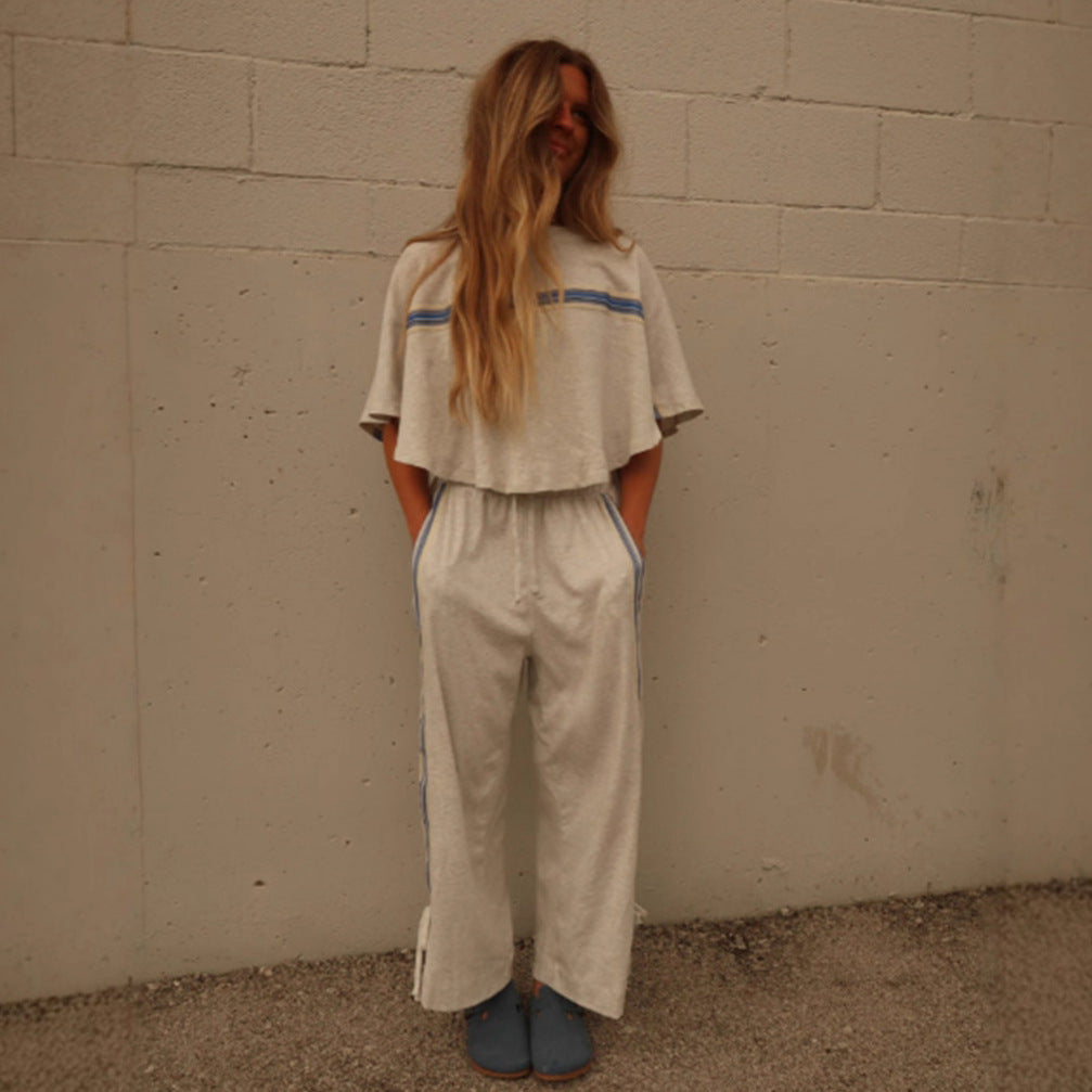 Costume de détente décontracté pour femmes avec une coupe décontractée et des rayures élégantes Chic & Stil