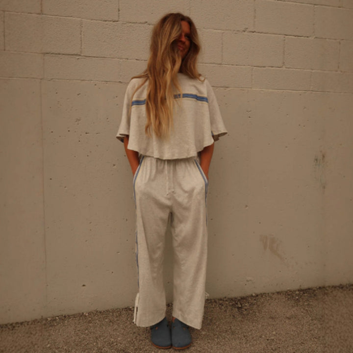 Costume de détente décontracté pour femmes avec une coupe décontractée et des rayures élégantes Chic & Stil