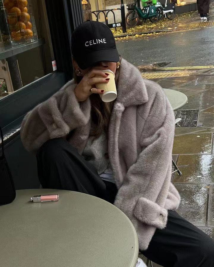Veste en peluche pour femmes avec une coupe surdimensionnée luxueuse Chic & Stil