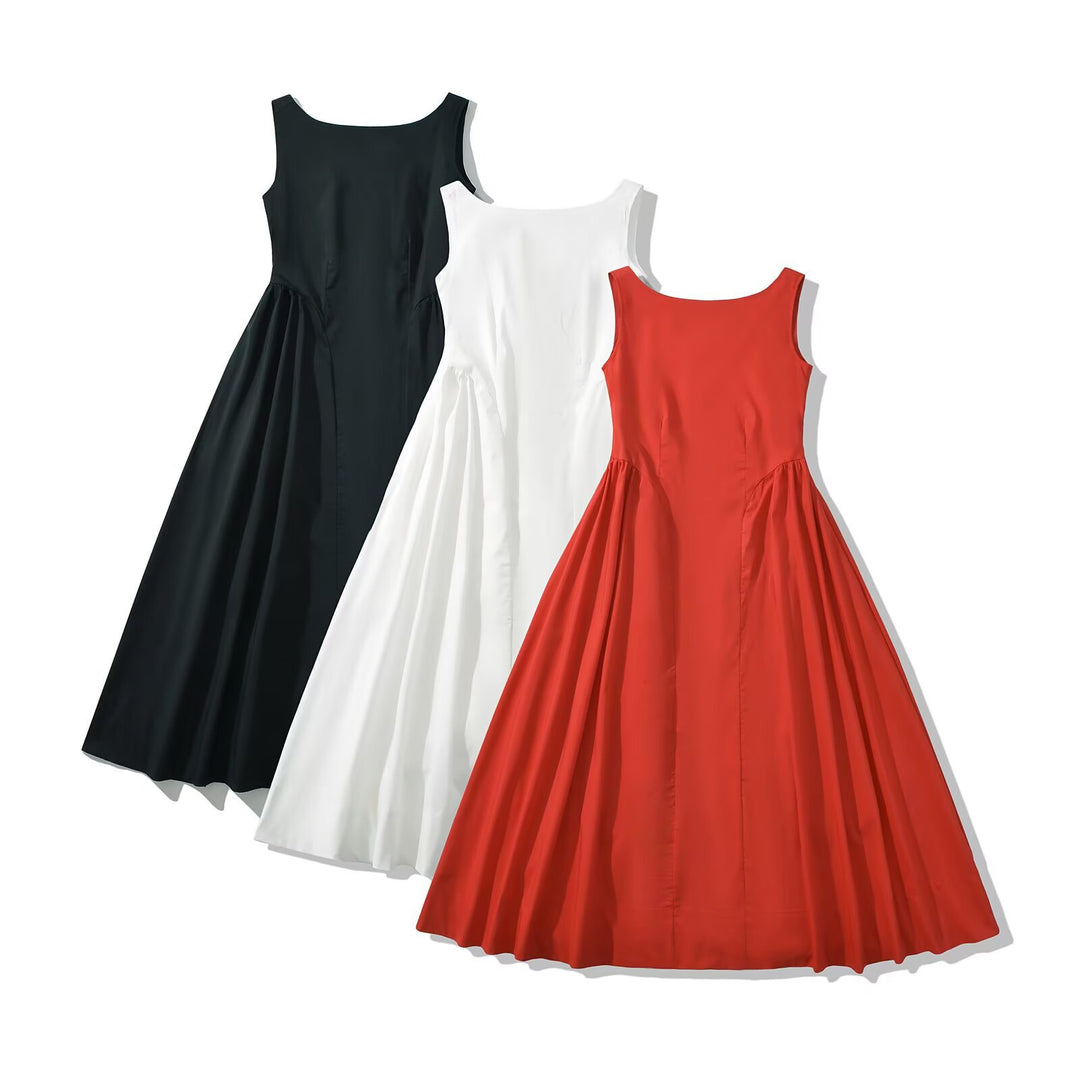 Maxi dress for women with an elegant and flowing cut and a round neck Lune London