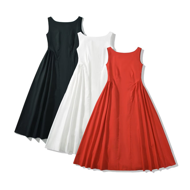 Maxi dress for women with an elegant and flowing cut and a round neck Lune London