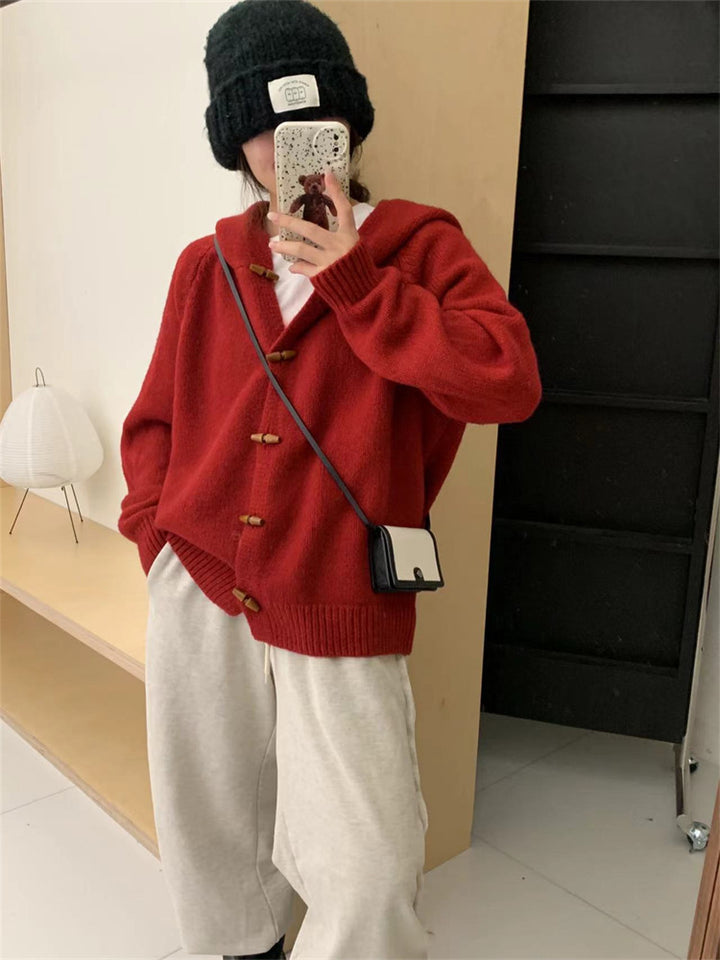 Cardigan en tricot épais pour femmes avec capuche pratique et boutons en bois décoratifs Chic & Stil