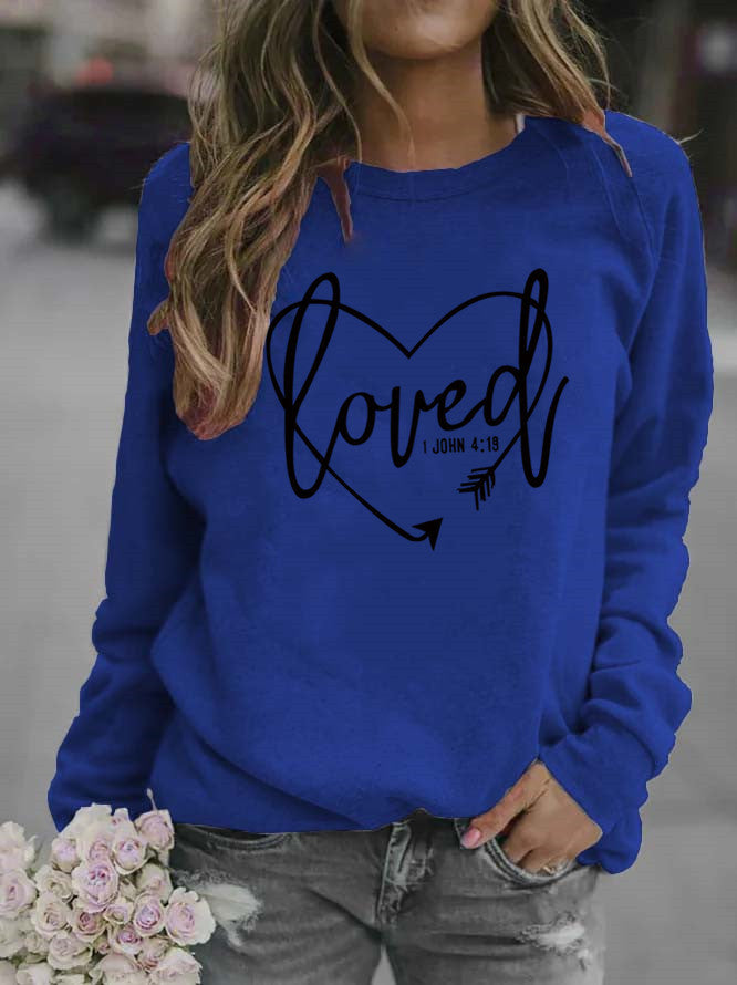 Sweatshirt pour femmes avec imprimé en forme de cœur et message inspirant Chic & Stil