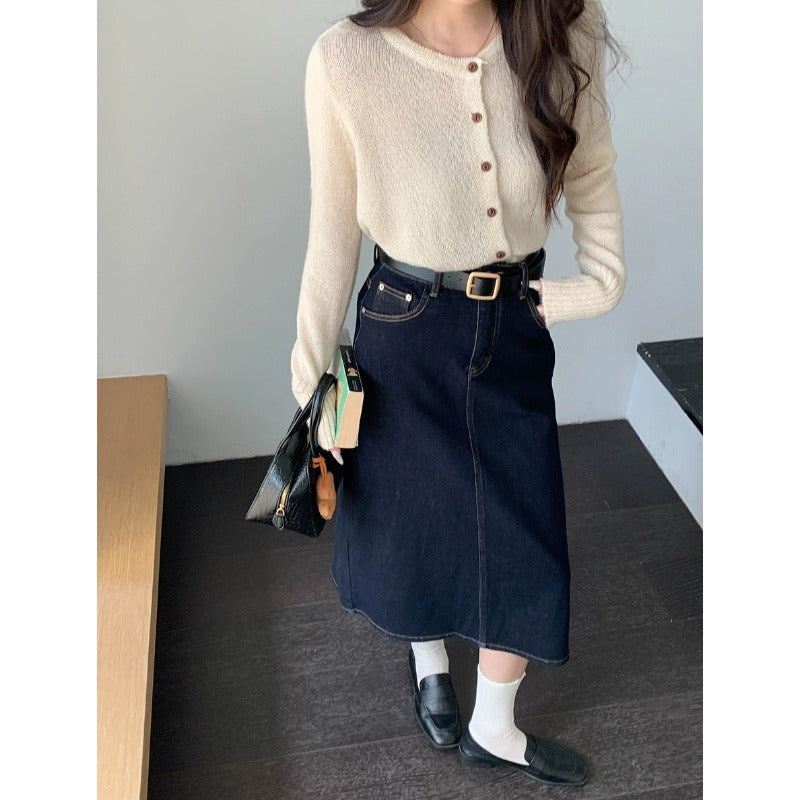 Women's denim midi skirt with high waist and flared cut Chic & Stil