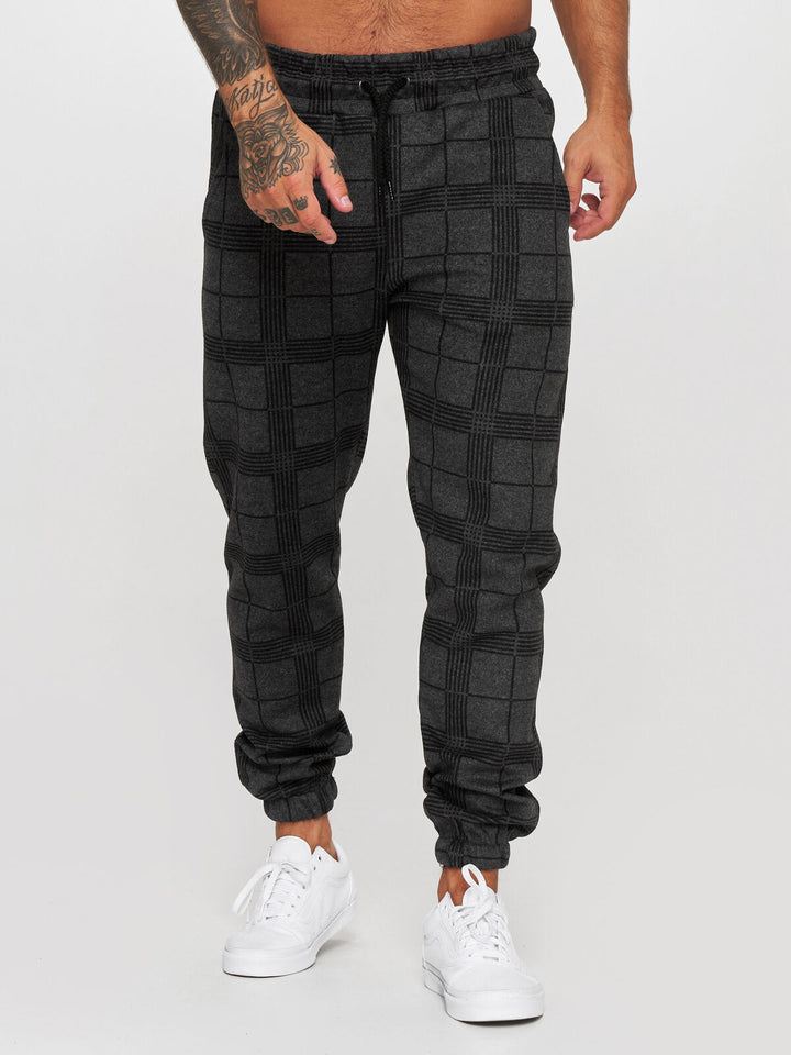Carrot sport pants for men with elastic waist and practical pockets Lune London