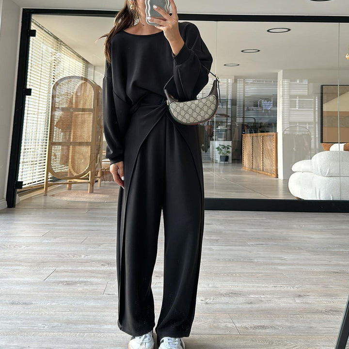 Women’s set with an elegant crepe design and a loose fit Lune London