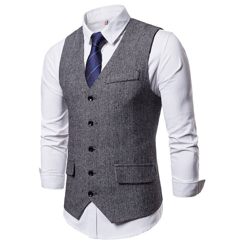 Elegant men's vest with classic herringbone design and practical pockets Lune London