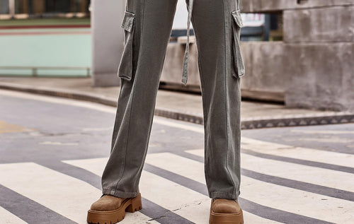 Casual women's cargo pants with practical pockets and a high waist Lune London