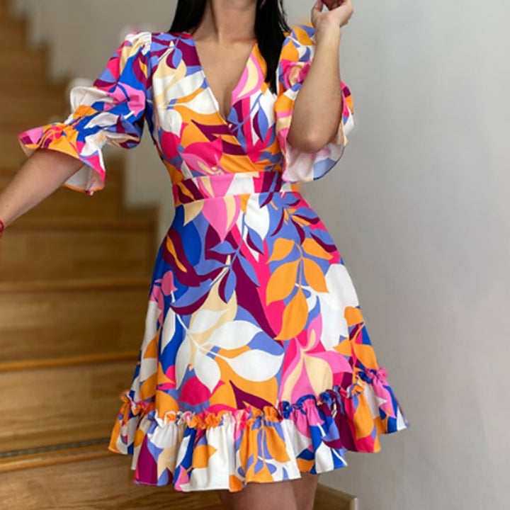 robe mini ludique pour femmes avec des manches bouffantes volumineuses et des volants Chic & Stil