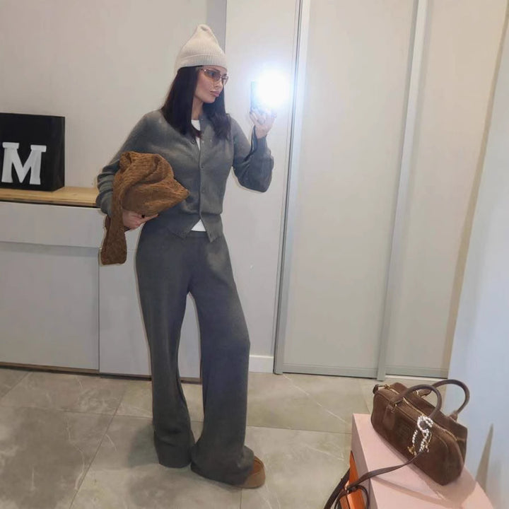 Casual knitted ensemble for women with button closure and comfortable fit Lune London