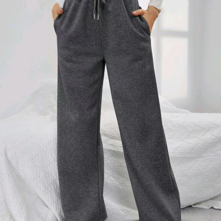 Casual wide women's jogger pants with elastic waistband and practical pockets Lune London