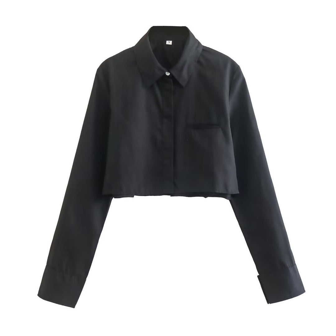 Cropped blouse for women with classic collar and practical chest pockets Lune London