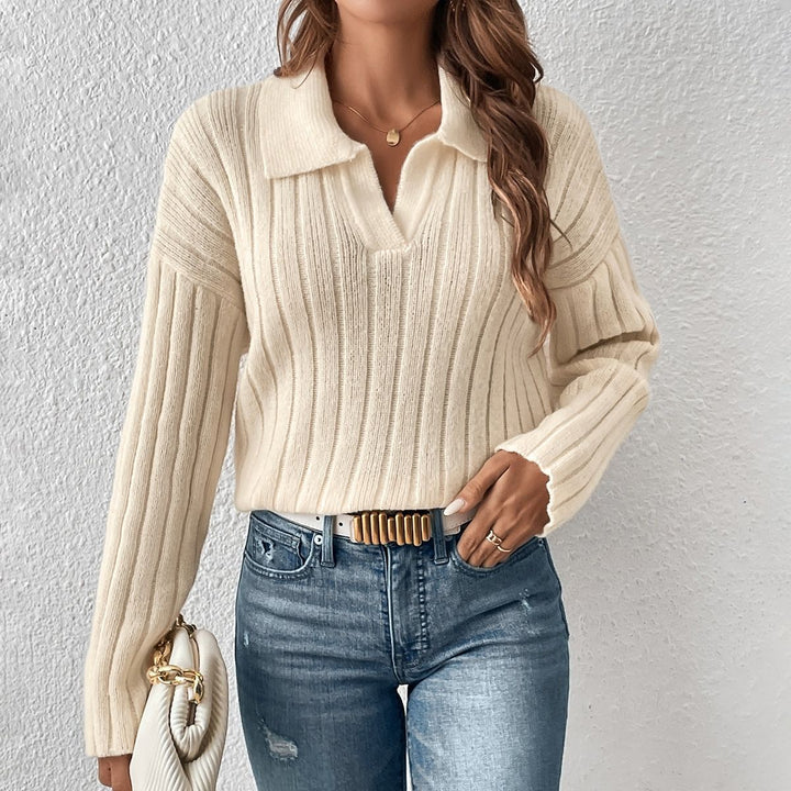 Knitted sweater for women with V-neck and ribbed texture Lune London