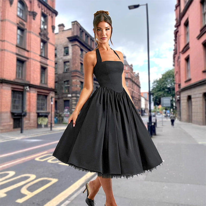 Vintage ball gown for women with plunging neckline design and voluminous skirt Chic & Stil