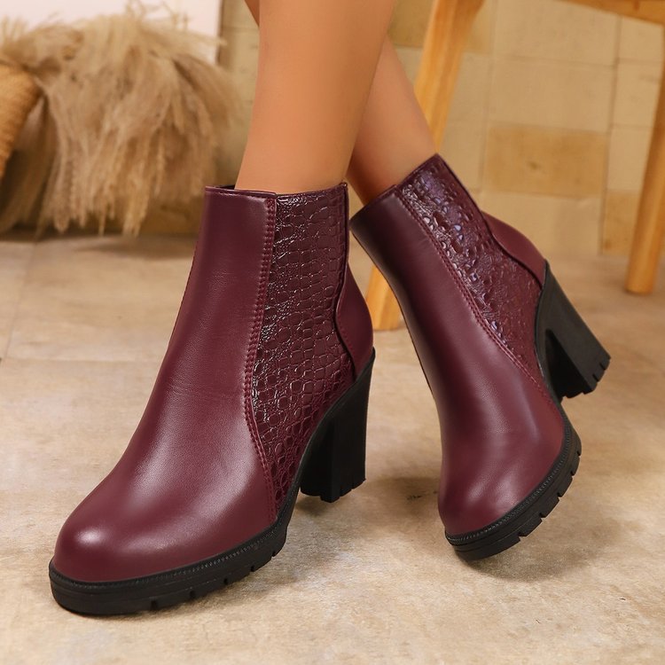 Lune London | Ladies elegant and stylish ankle boots with textured upper material and sturdy block heel