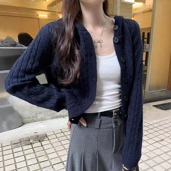Cardigan pour femmes avec capuche et motif en câble décoratif Chic & Stil