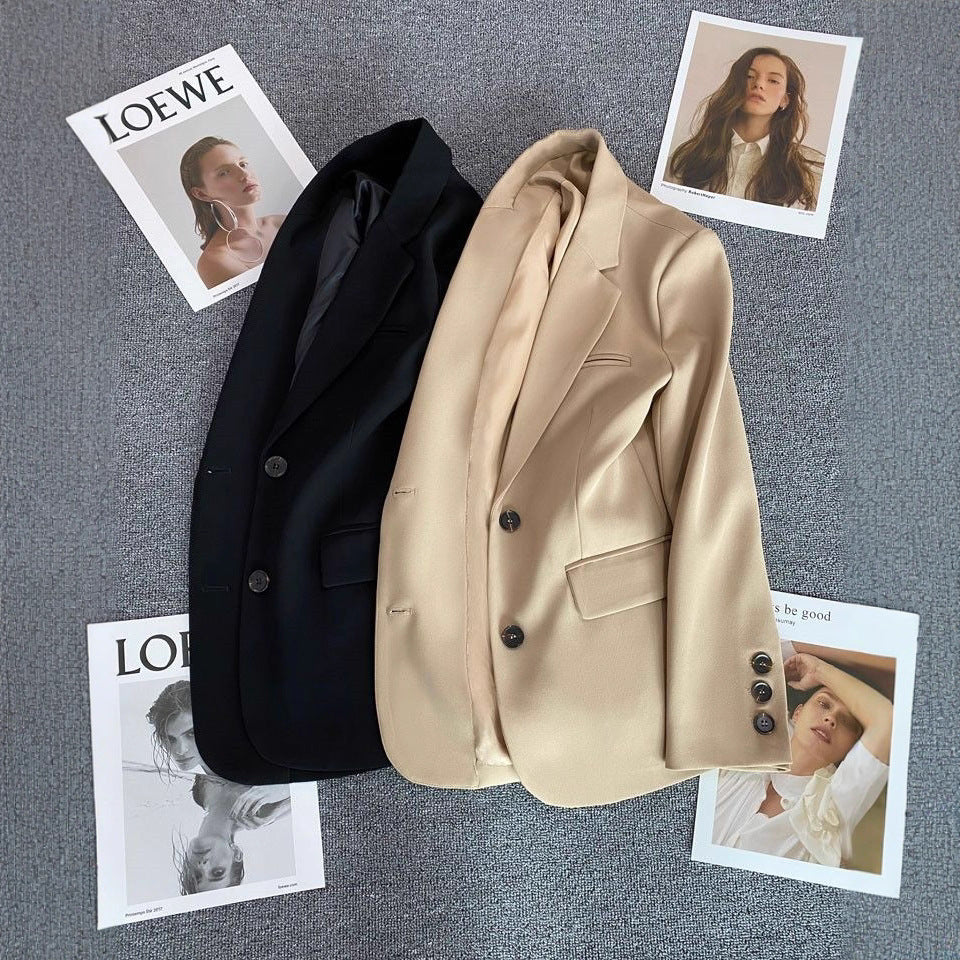 Blazer Élégant pour Femmes avec Une Coupe Tendance et Des Boutons Décoratifs Chic & Stil