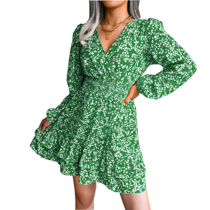 Romantic floral dress for women with V-neck and ruffle details Lune London