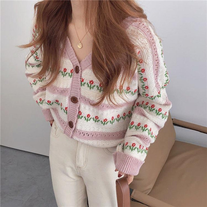 Trendy knitted jacket for ladies with a floral design and wide sleeves Lune London