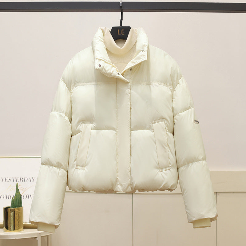 Short and trendy down jacket for women with practical entry pockets Lune London