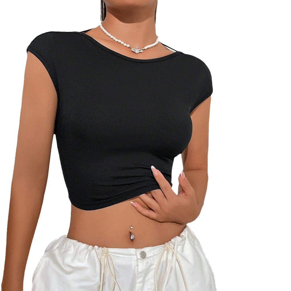 Short women's t-shirt with a harmonious ribbed design and a trendy round neck Chic & Stil
