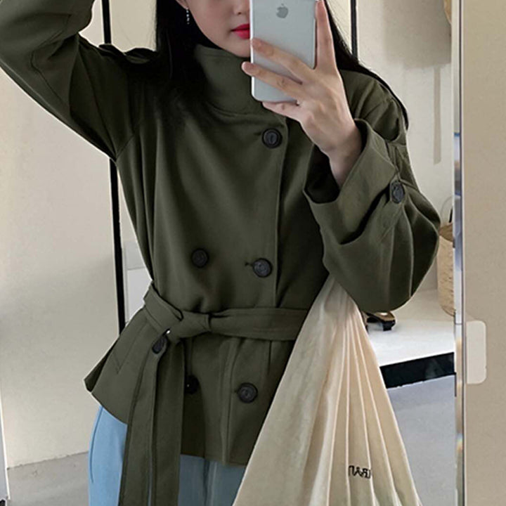 Manteau long élégant pour femmes avec col montant et ceinture ajustable Chic & Stil