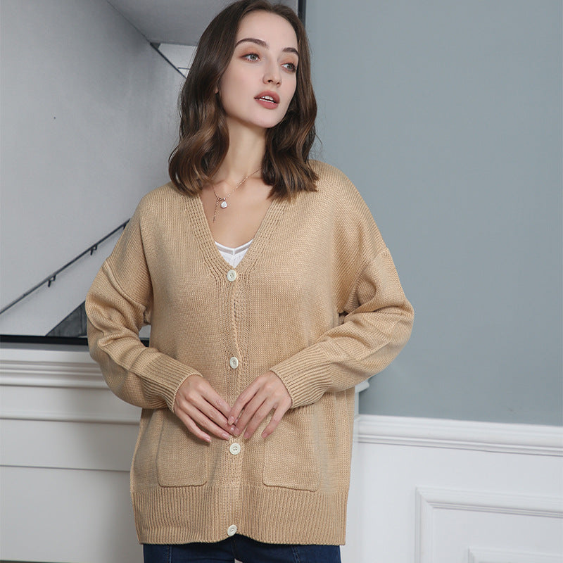 Ladies Chunky Knit Cardigan with practical pockets and V-neck Lune London