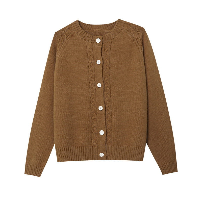 Women's knitted pullover with cable pattern Chic & Stil