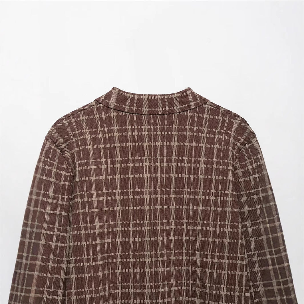 Plaid Transition Jacket for Women with Practical Pockets and Chic Fashionable Cut