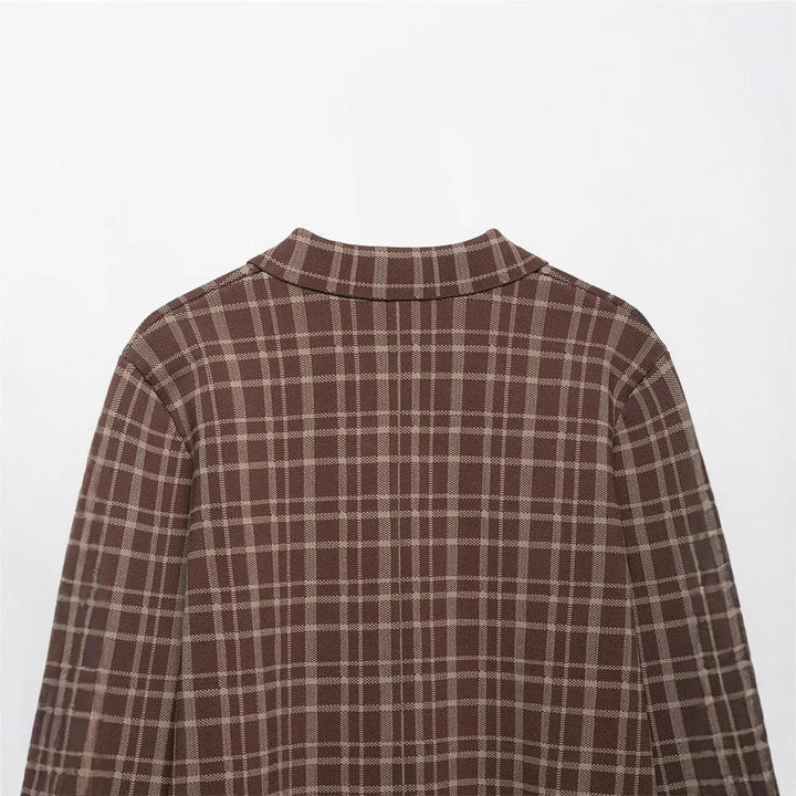 Plaid Transition Jacket for Women with Practical Pockets and Chic Fashionable Cut