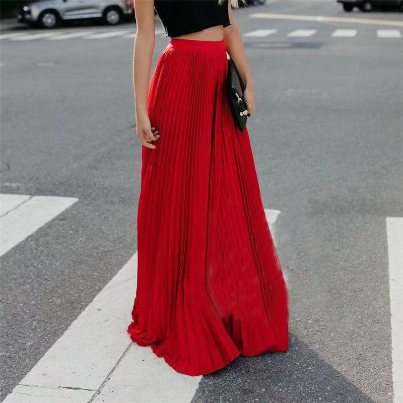 Long pleated skirt for women with elastic waistband and flowing fabric Lune London