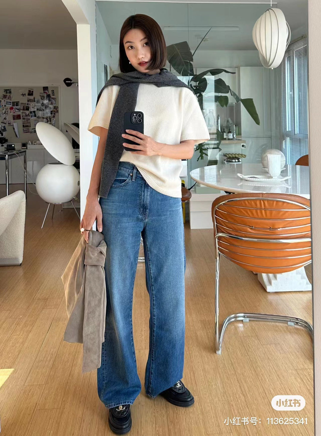 Loose high-waisted jeans for women with a vintage look and gentle washes Lune London