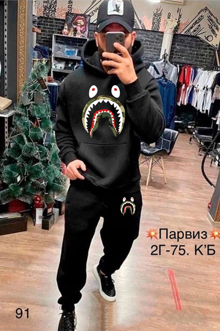 Men's sweatshirt and jogger pants set with striking shark pattern Lune London