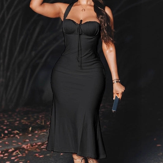 Ladies Elegant Maxi Dress with Refined Strap Details and a Chic Fitted Silhouette