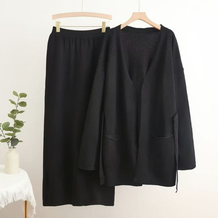 Lune London casual knit set for women with deep V-neck and practical pockets