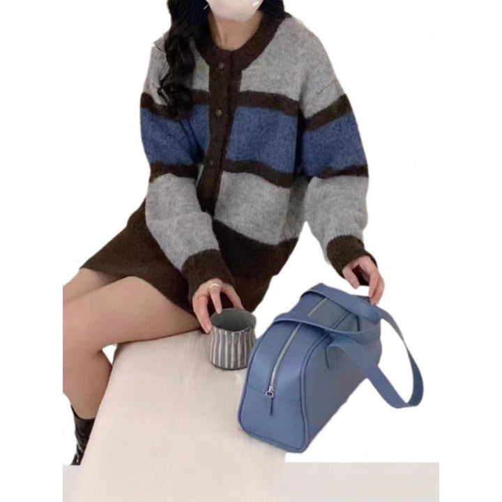 Pull à carreaux confortable pour femmes avec boutons et matériau doux Chic & Stil
