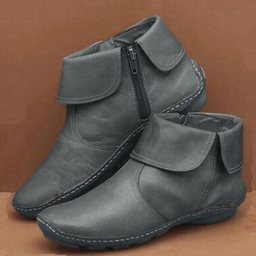 Elegant Chelsea boots for women in high-quality leather with side zipper Lune London