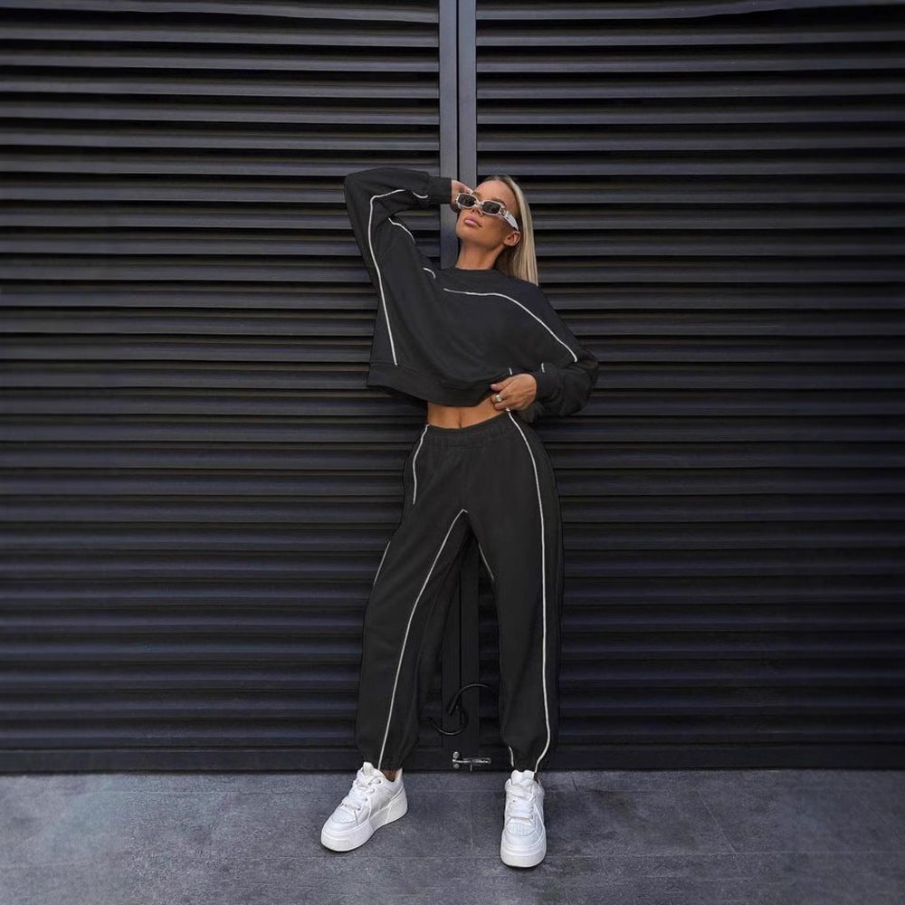 Women Modern Leisure Set with Short Top and Wide Pants Lune London