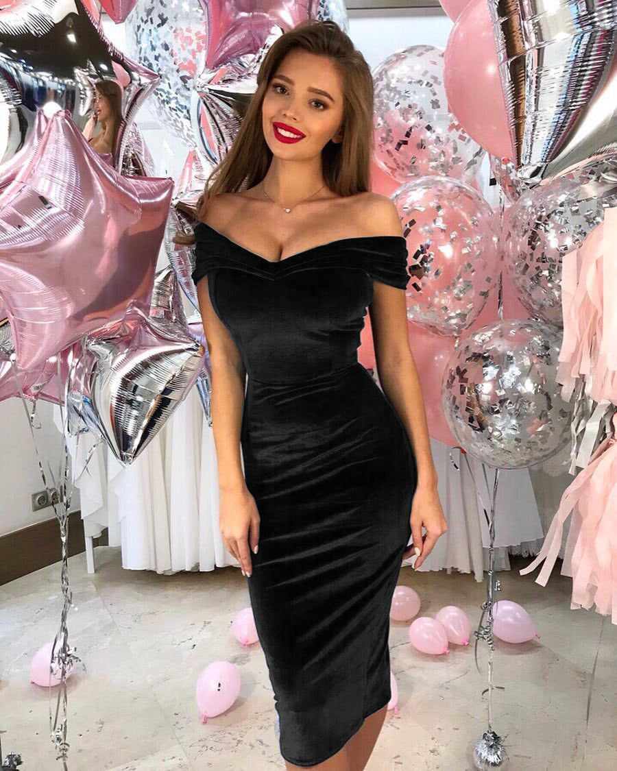Fitted velvet dress for women with off-shoulder design and elegant cut Lune London