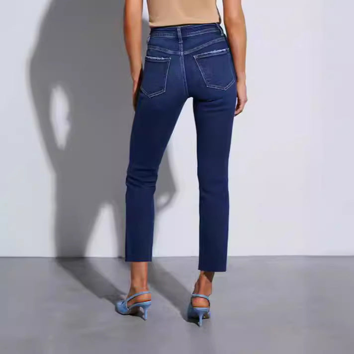 Ladies timeless jeans in modern cut with cropped leg Lune London